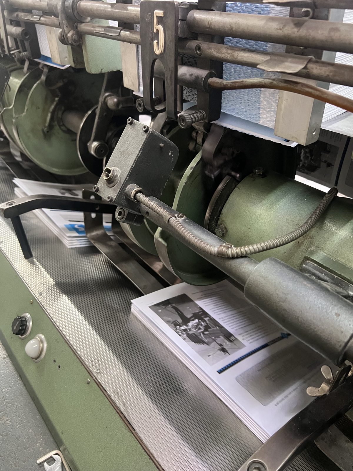 Máquina de acabado en operación